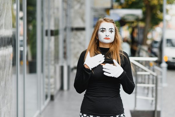 Comment la technique du théâtre d'improvisation peut-elle être utilisée dans le développement personnel ?