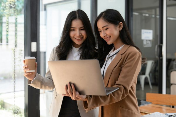 Quels conseils pour exceller en tant que spécialiste en analyse de données pour les services financiers ?